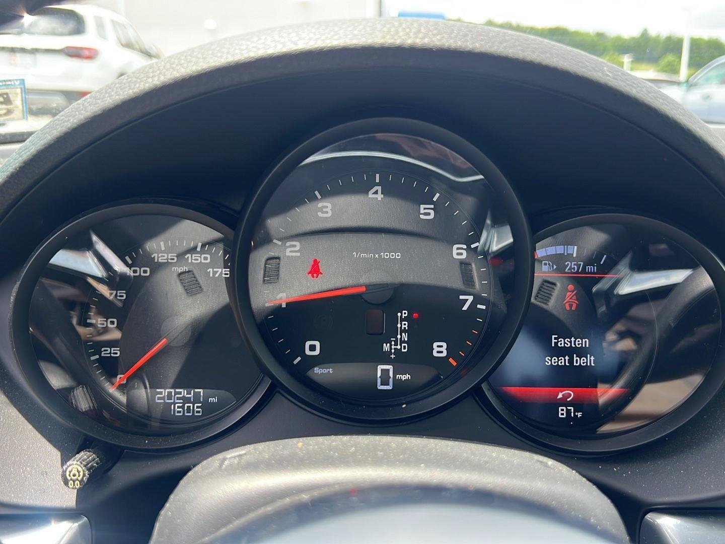 Used 2019  Porsche Base image 11