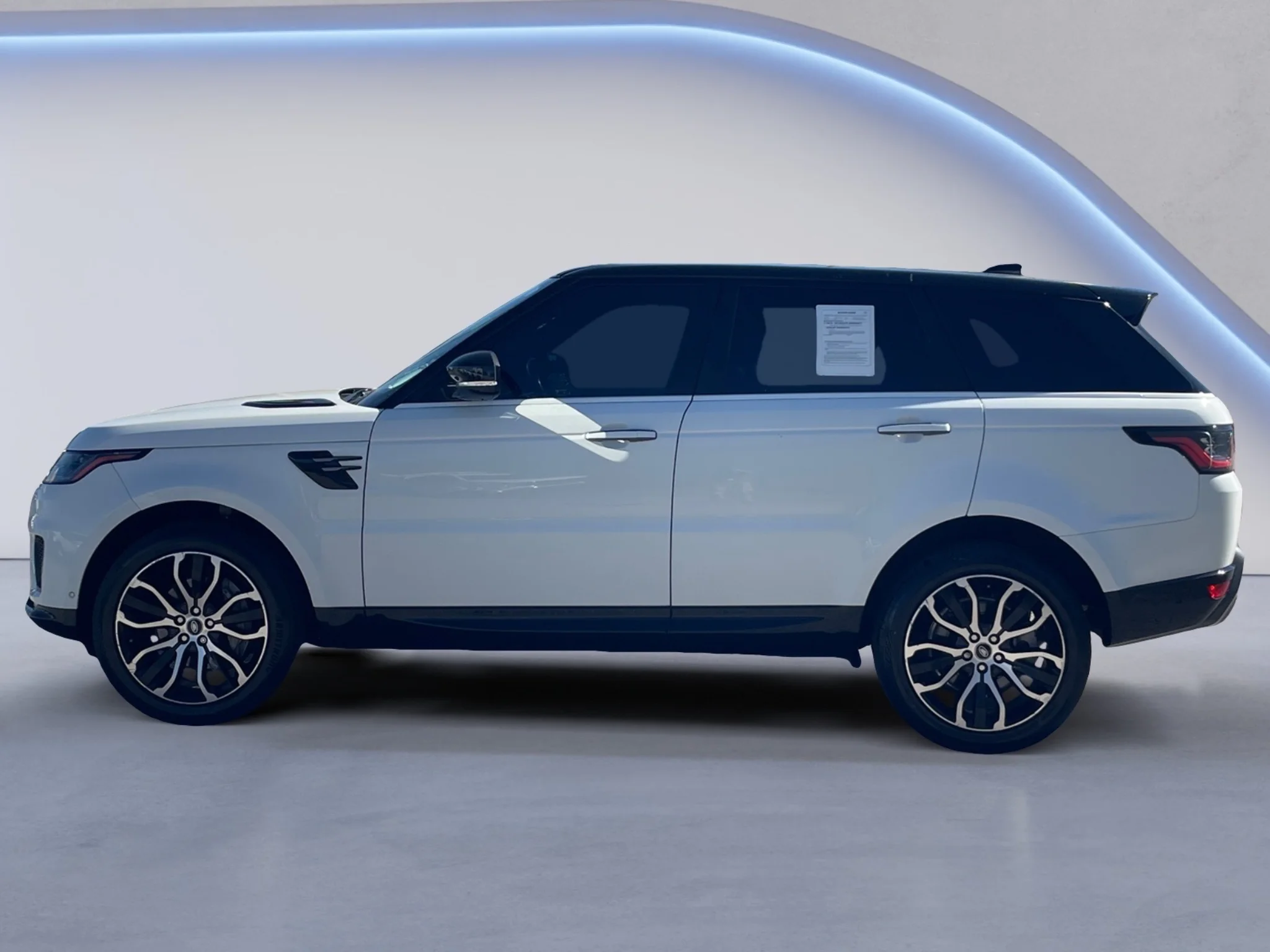 Used 2022 White Land Rover HSE Silver Edition image 6