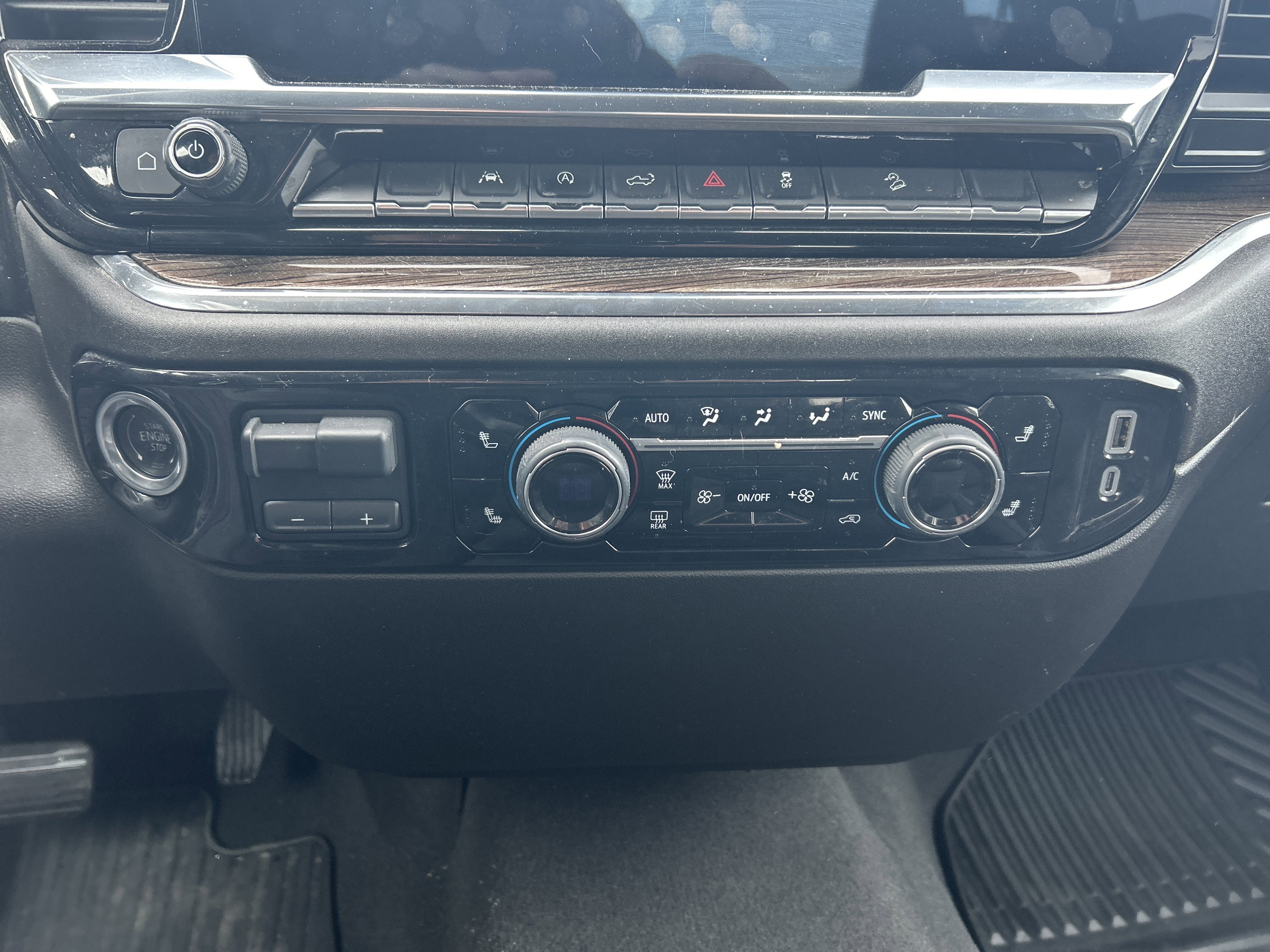 2025 Chevrolet Silverado 1500 LT - Photo 12