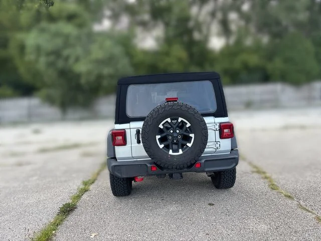 Used 2024 Silver Jeep Rubicon image 12