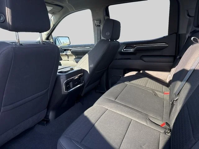 Used 2022 Silver GMC Elevation image 15