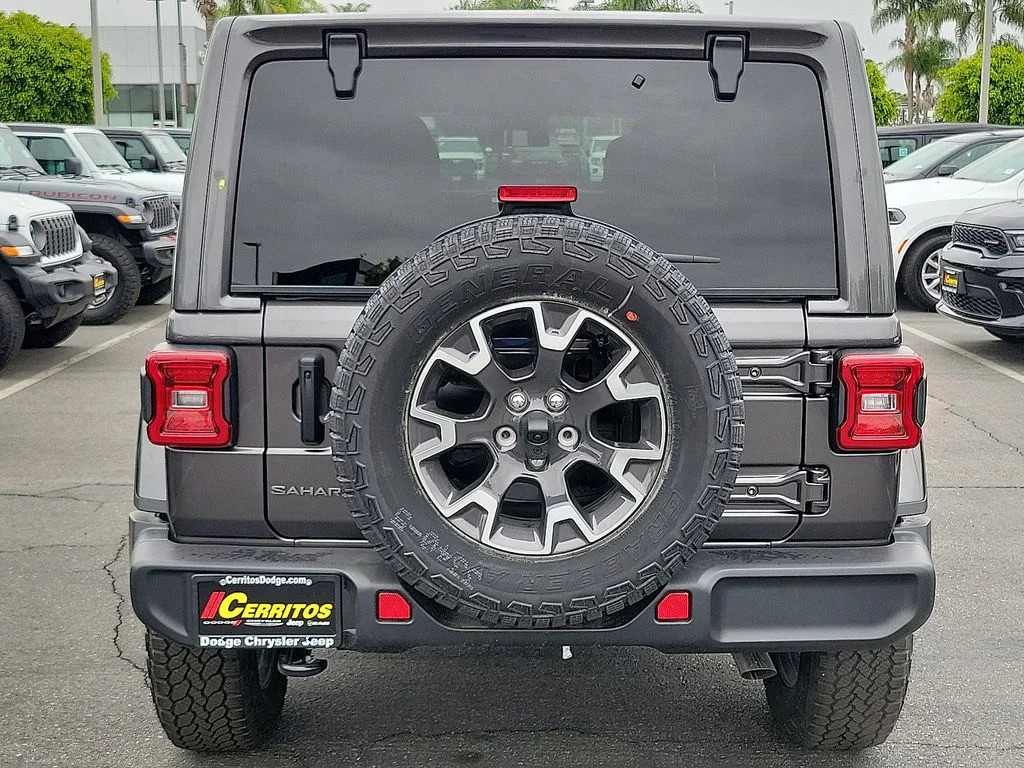 2025 Jeep Wrangler 4-Door Sahara - Photo 21