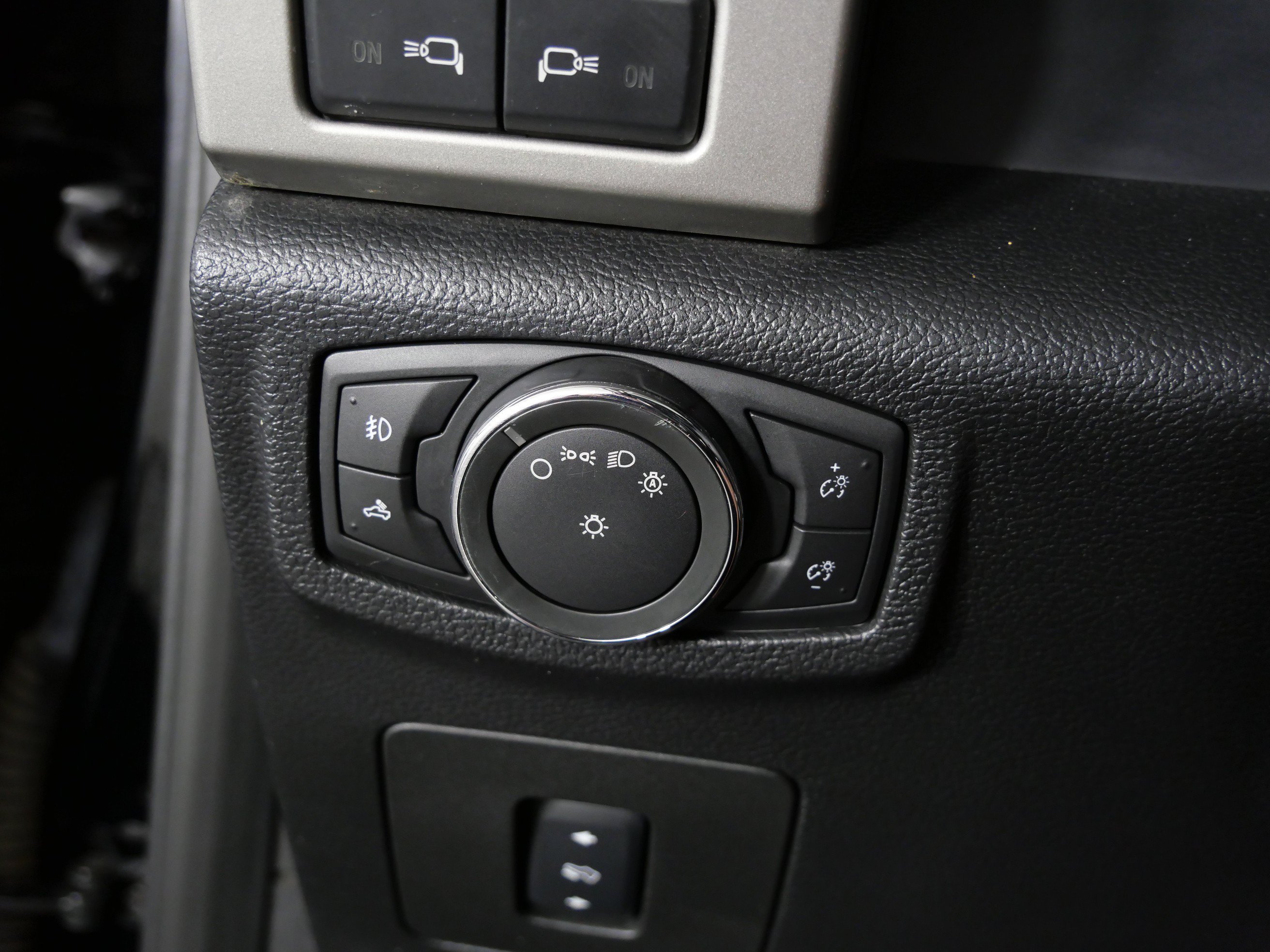 Used 2016 Shadow Black Ford Lariat image 24