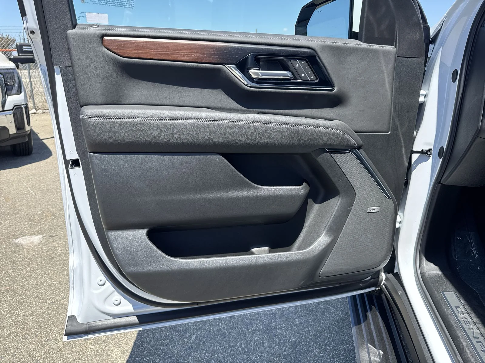 2026 GMC Yukon XL Denali - Photo 27