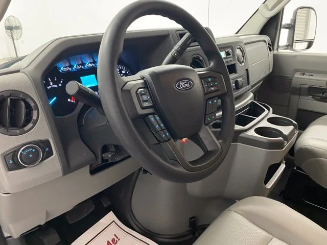 New 2025 Oxford White Ford E-350 SRW image 35