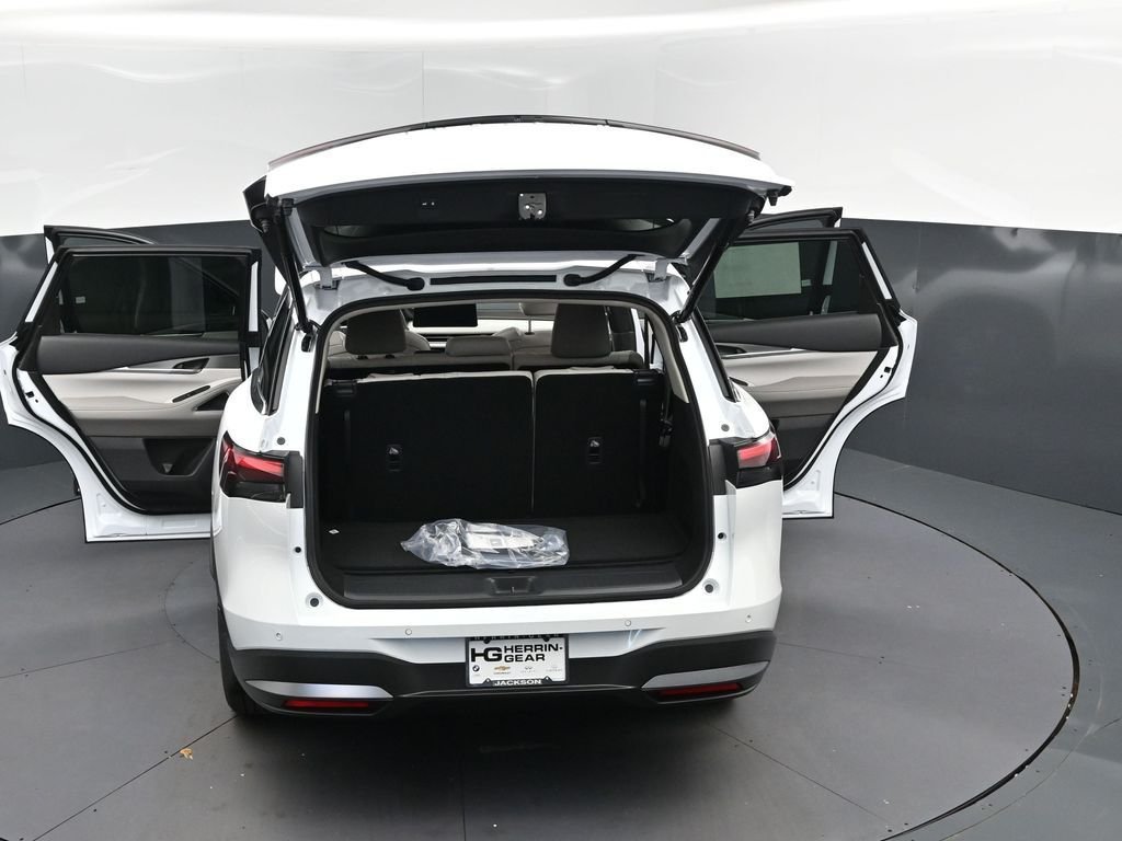 New 2027 RADIANT WHITE INFINITI Luxe FWD image 49