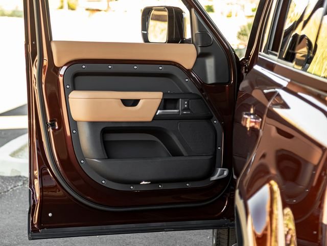 New 2026 Sedona Red Land Rover S image 11