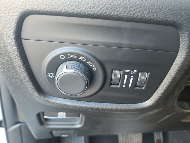Used 2024 White Jeep Laredo image 22