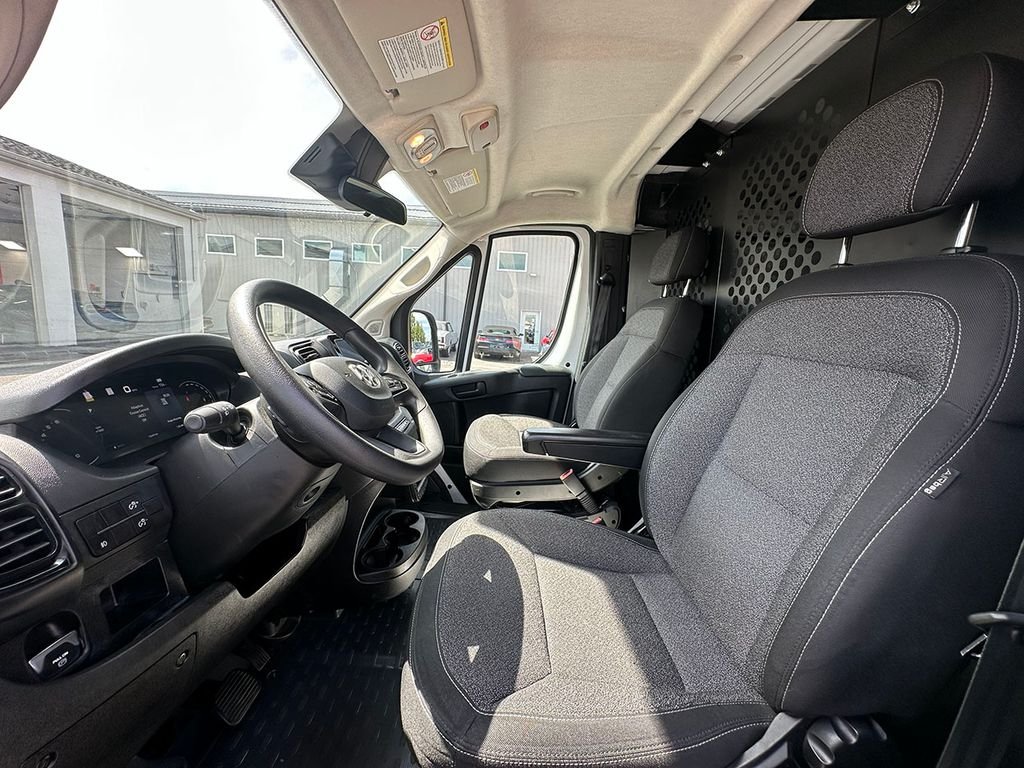Used 2025 White Ram Base image 3
