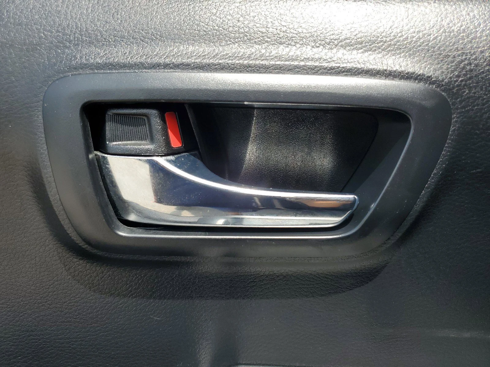 Used 2016  Toyota  image 14