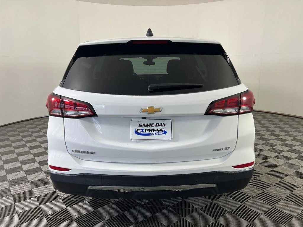 Used 2024 Summit White Chevrolet LT image 25