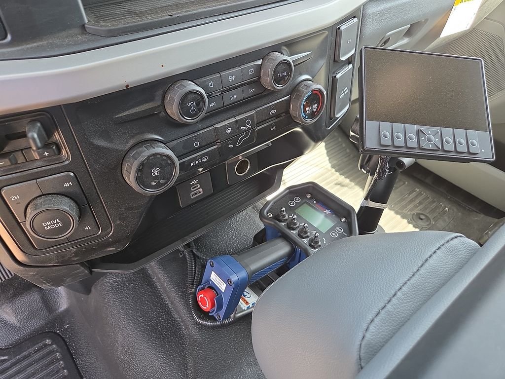 2024 Ford F-550 Super Duty Chassis Cab XL - Photo 25