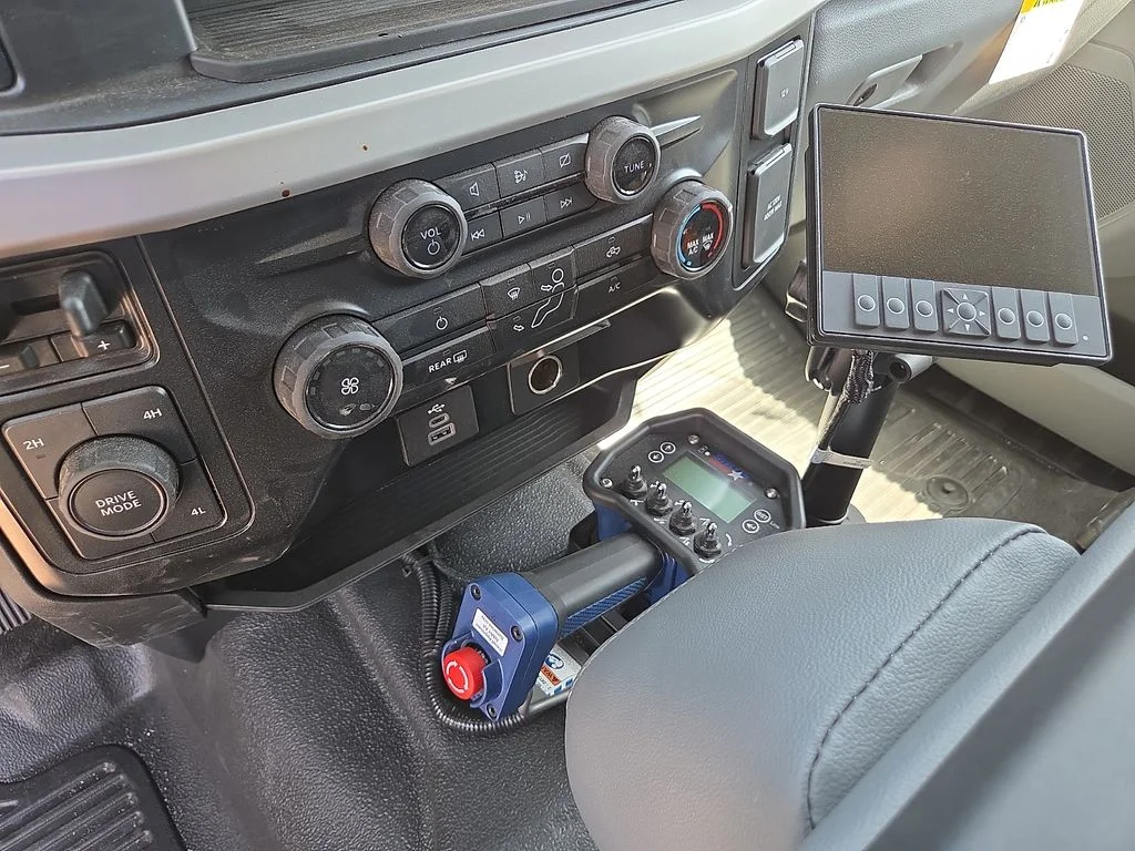 2024 Ford F-550 Super Duty Chassis Cab XL - Photo 25