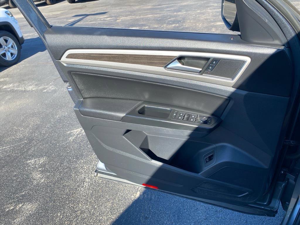 Used 2019 Platinum Gray Metallic Volkswagen 3.6L V6 SEL image 22