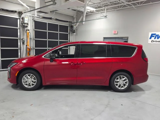 New 2027 Red Hot Pearl-Coat Exterior Paint Chrysler Select image 4