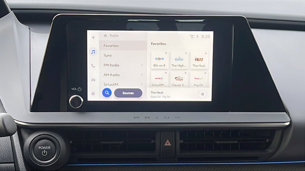 2026 Toyota Prius XLE - Photo 13
