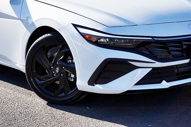 Used 2026 White Hyundai SEL Sport image 3