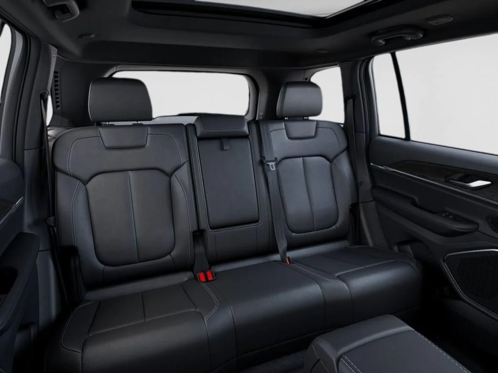 New 2026 Bright White Clear-Coat Exterior Paint Jeep Limited image 15