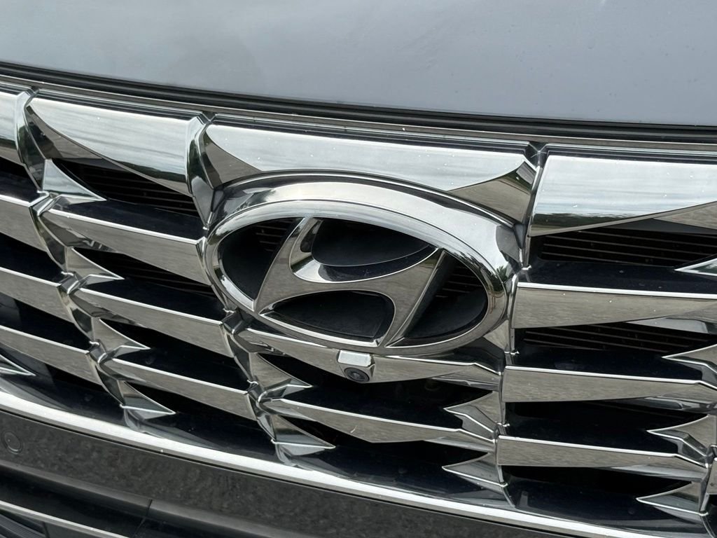 Used 2022 Black Hyundai Limited image 5