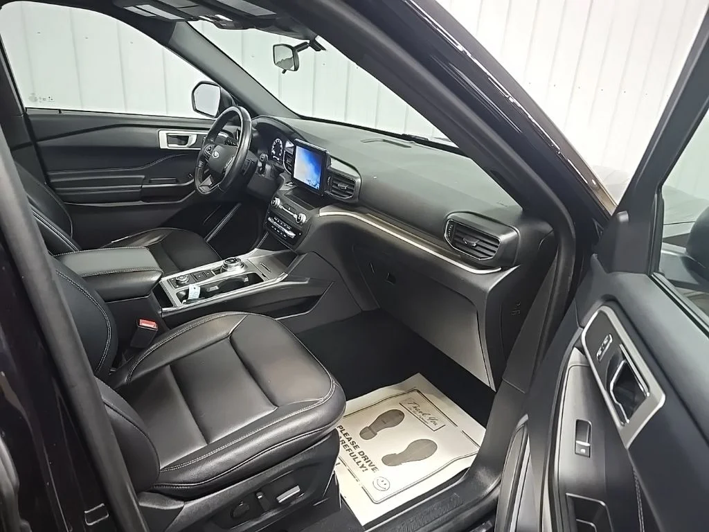 Used 2020 Black Ford XLT image 16