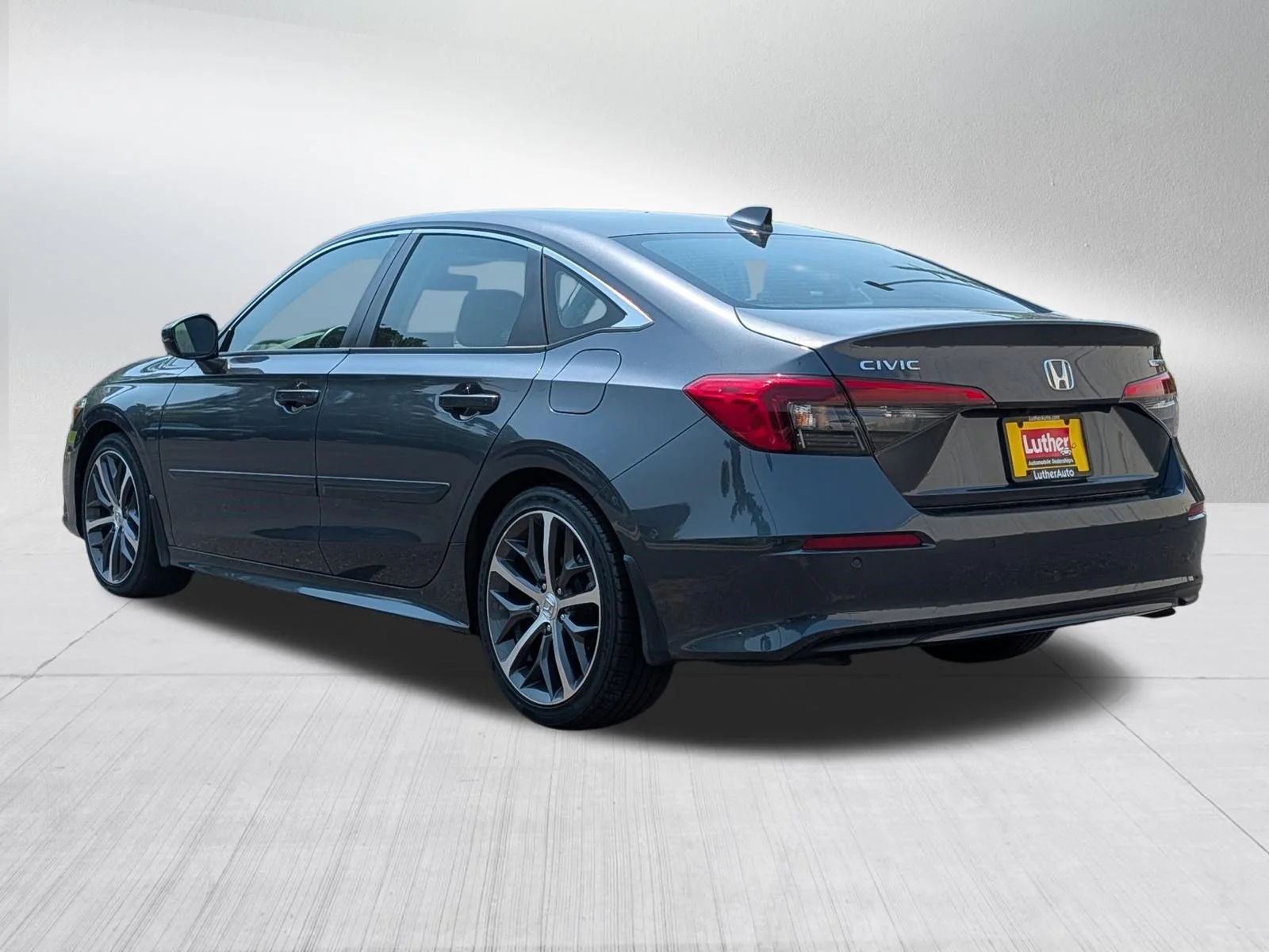 Used 2024 Meteorite Gray Metallic Honda Touring image 5