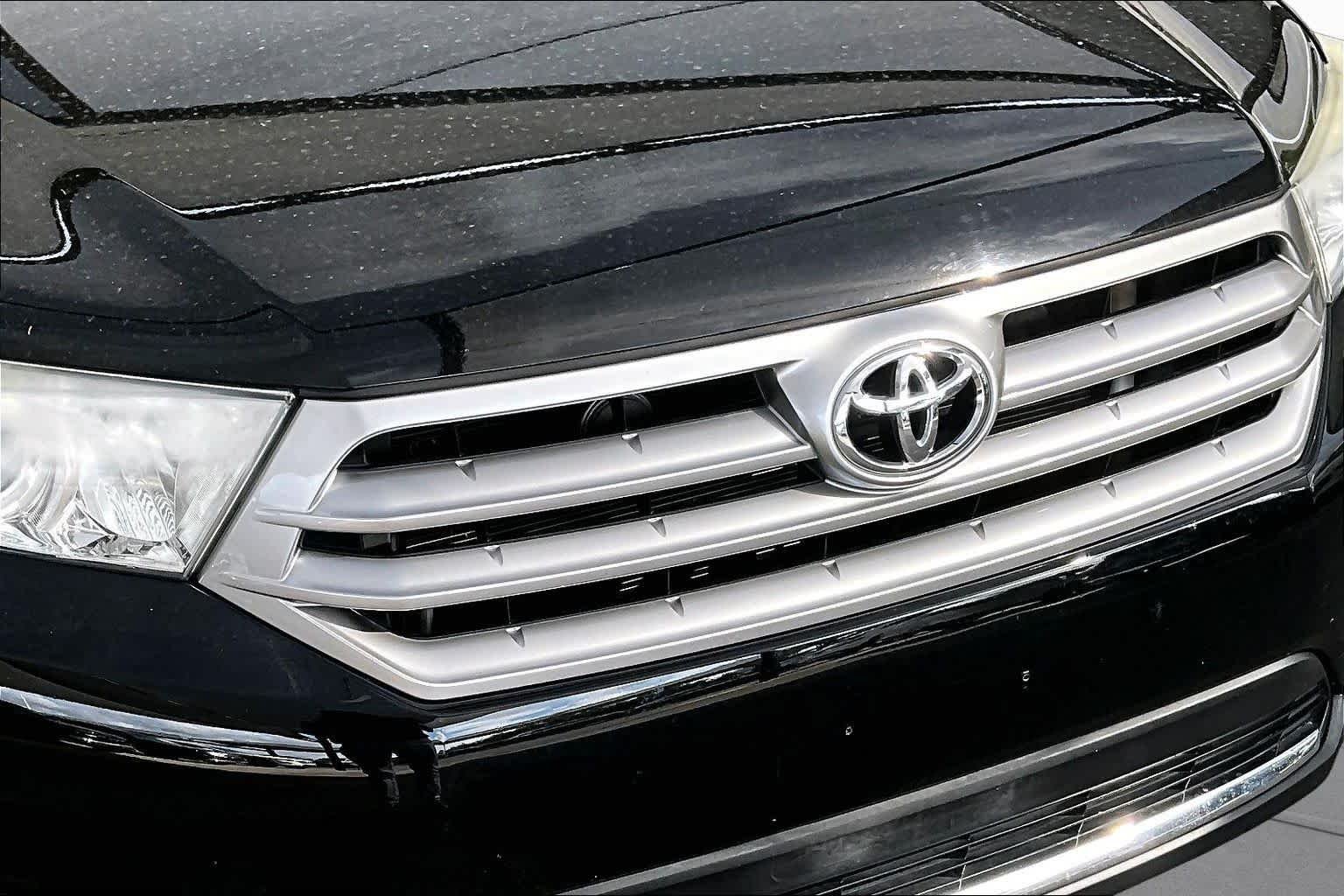 Used 2013 Black Toyota SE image 27