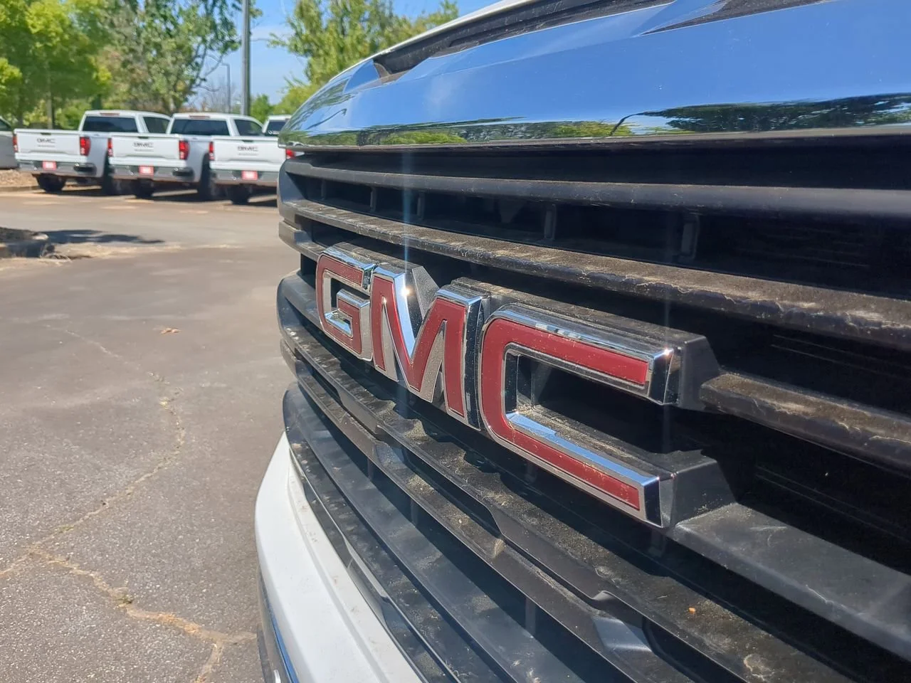 New 2026 Summit White GMC Pro image 29