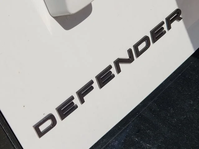 Used 2026 White Land Rover X-Dynamic SE image 8