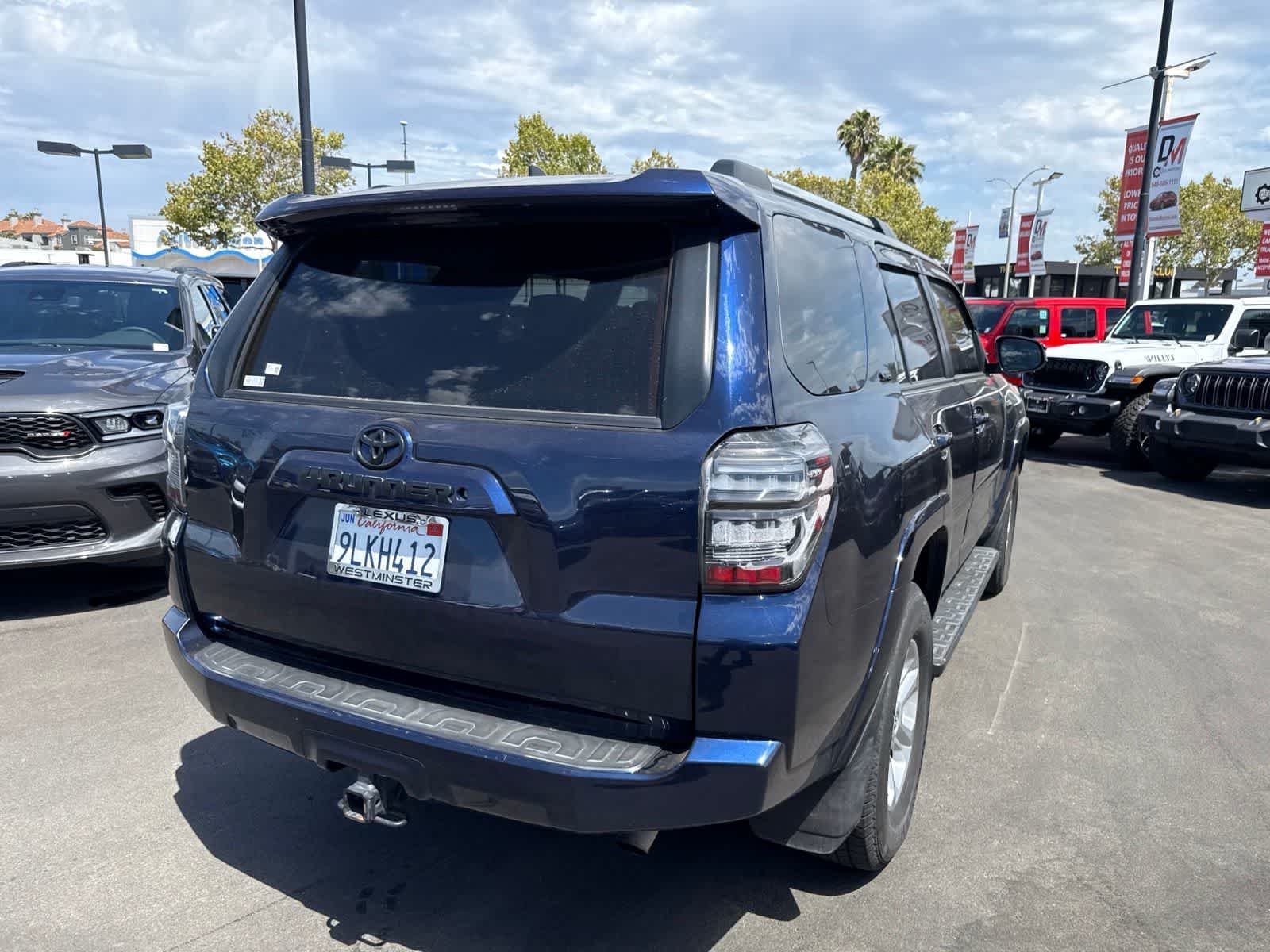 Used 2020 Nautical Blue Metallic Toyota SR5 image 17