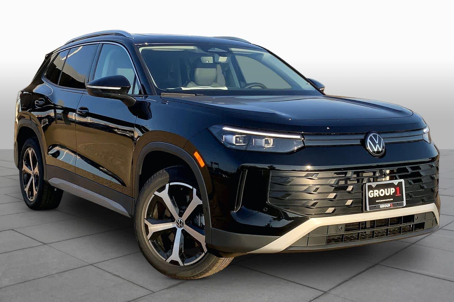New 2026 Deep Black Pear Volkswagen SE image 2