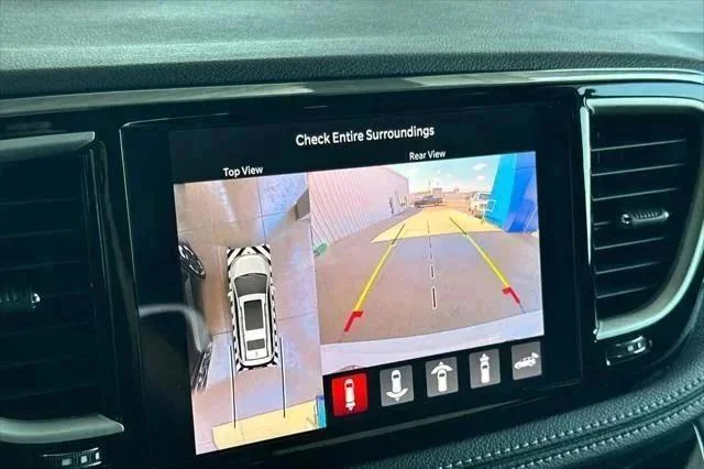 2026 Chrysler Pacifica Select - Photo 20