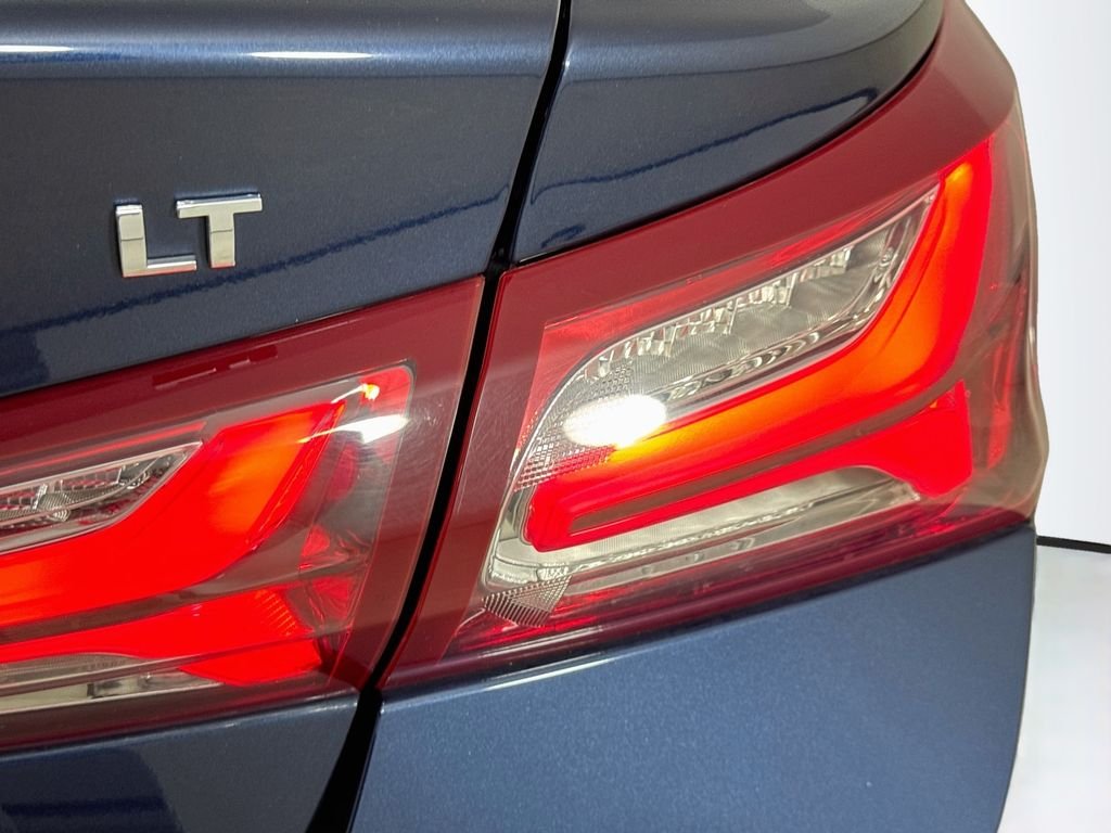Used 2021 Northsky Blue Metallic Chevrolet LT image 33