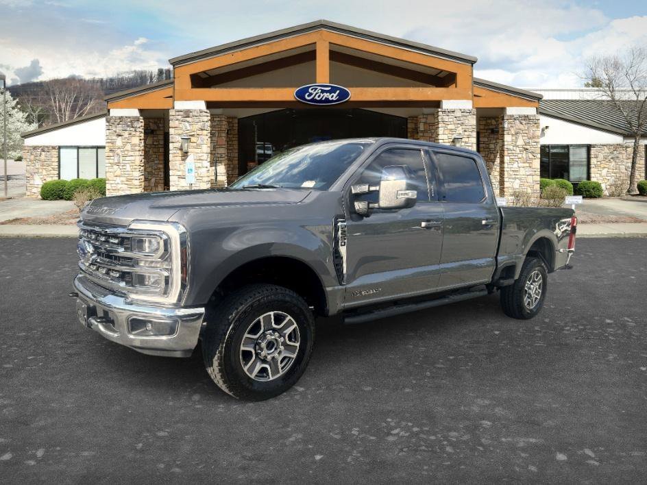 Used 2024 Gray Metallic Ford LARIAT image 1