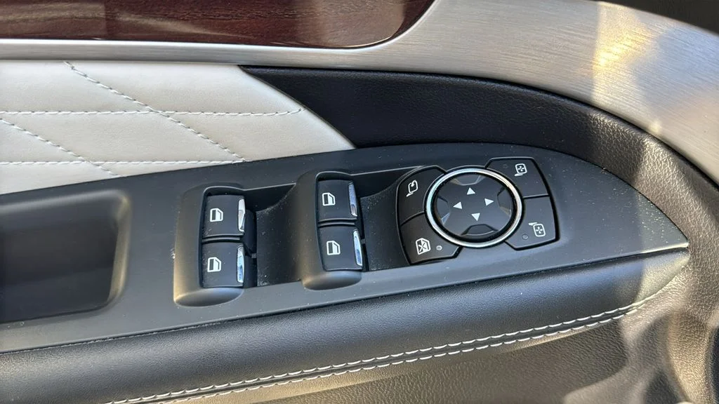 Used 2019 White Ford Platinum image 19
