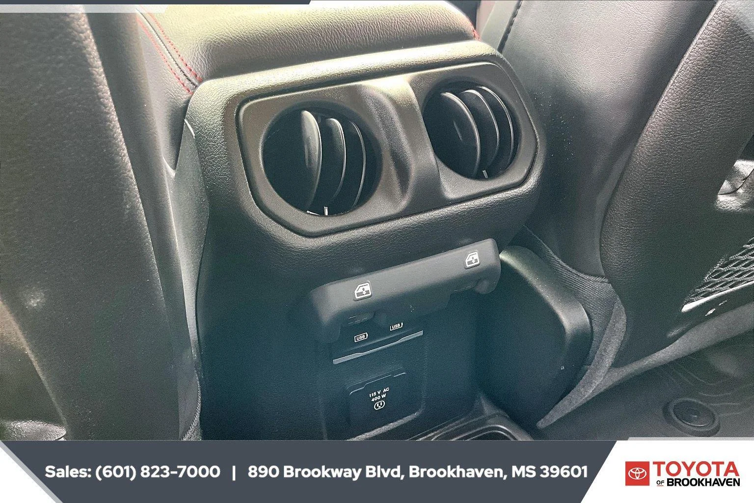 Used 2025 Bright White Clearcoat Jeep Rubicon X image 24
