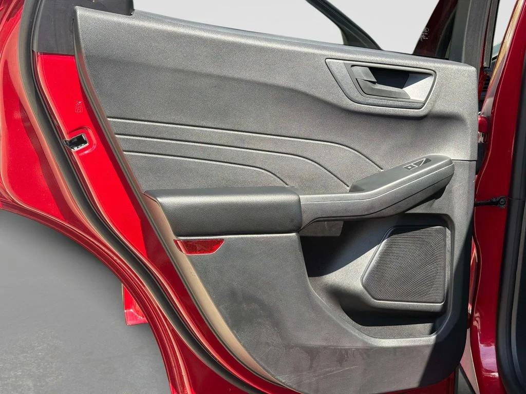 Used 2022 Rapid Red Metallic Tinted Clearcoat Ford SE image 13