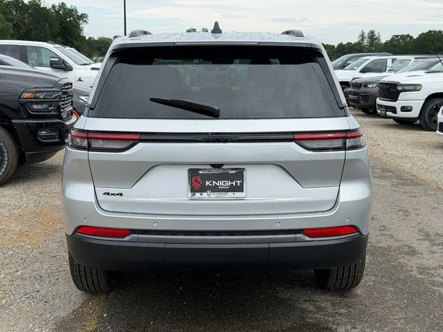 New 2026 Silver Zynith Jeep Altitude image 7
