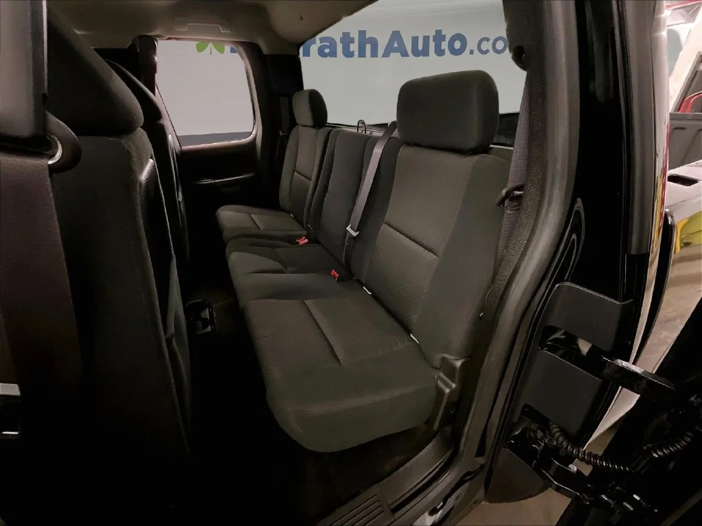 Used 2013 Black GMC SLE image 31