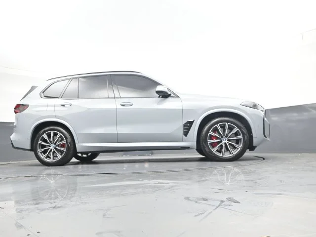 Used 2024 Gray BMW xDrive50e image 31