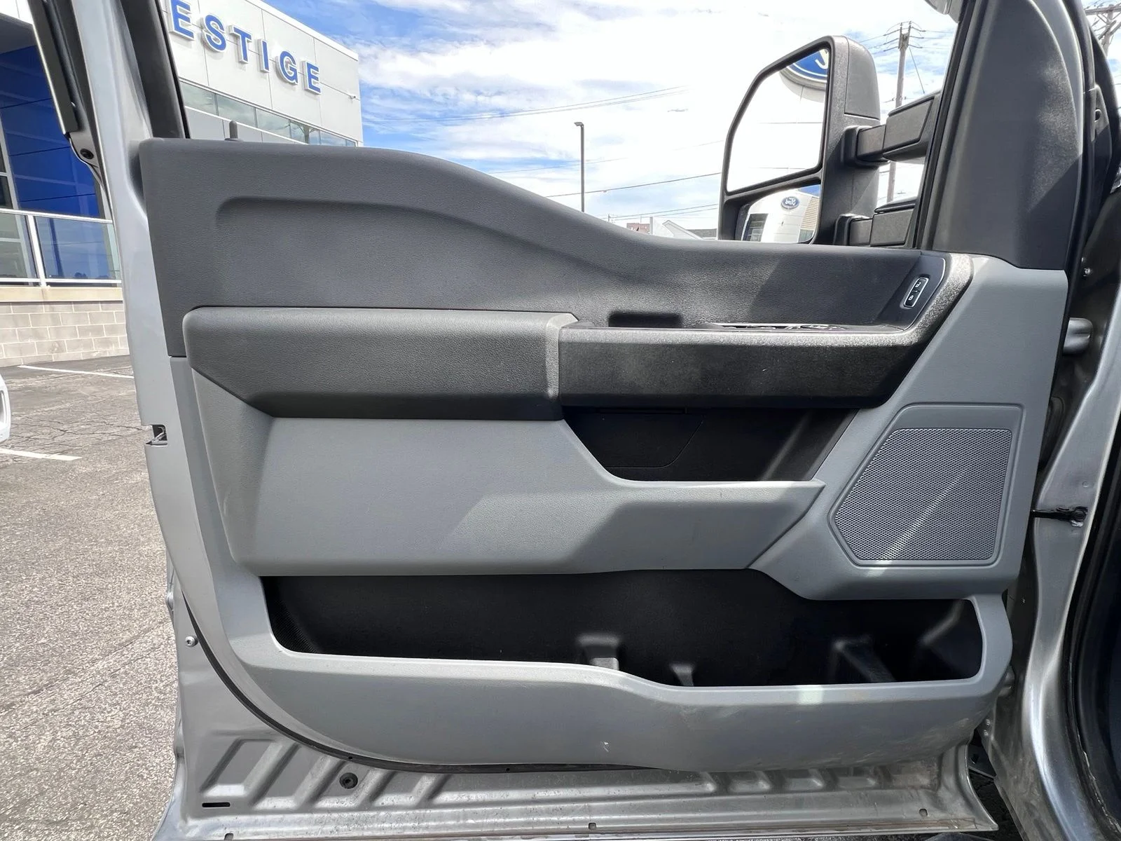 Used 2023 Silver Ford XL image 26