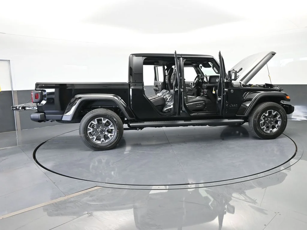 New 2026 Black Clear-Coat Exterior Paint Jeep Sahara image 67
