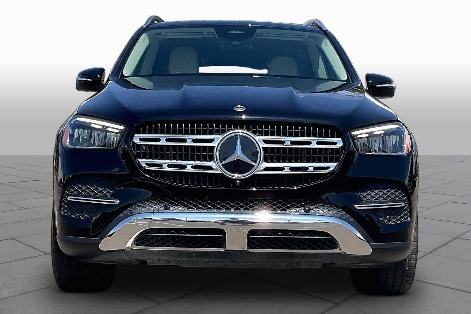 Used 2025 Obsidian Black Metallic Mercedes-Benz GLE 450e image 4
