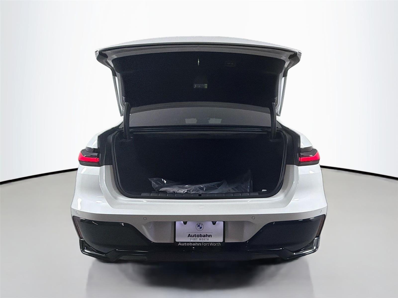 New 2026 Mineral White Metallic BMW 740i image 23