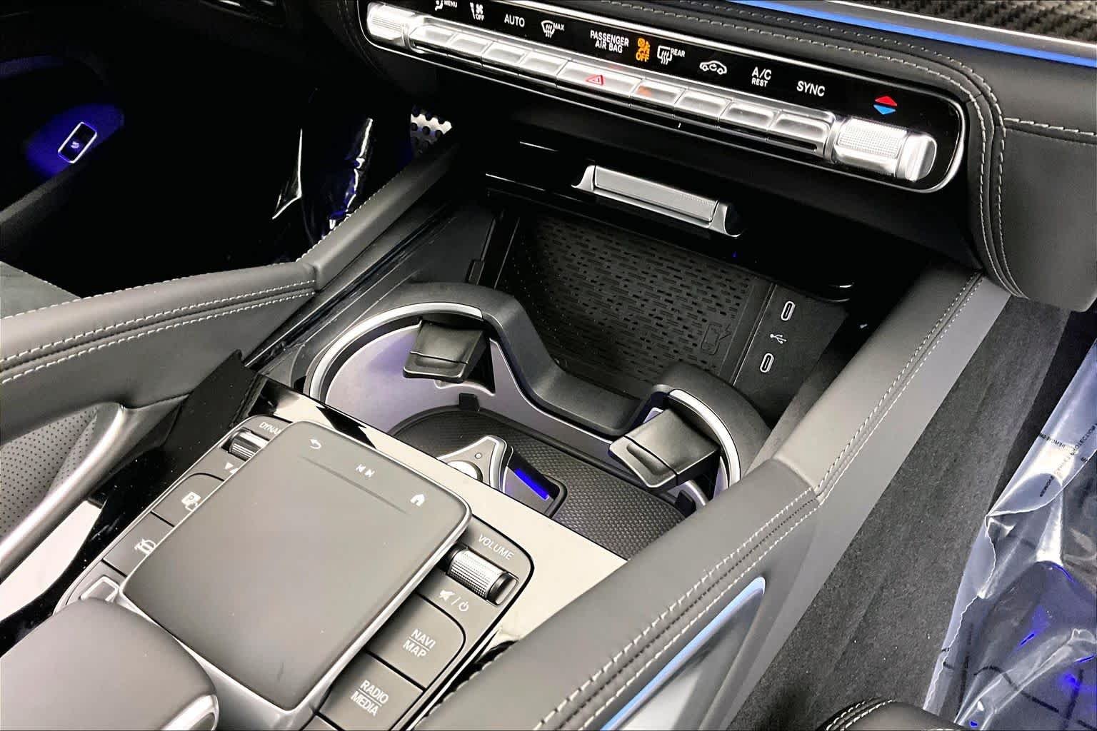 New 2026 MANUFAKTUR Moonlight White Metallic Mercedes-Benz AMG® GLE 63 S 4MATIC+ Coupe image 23
