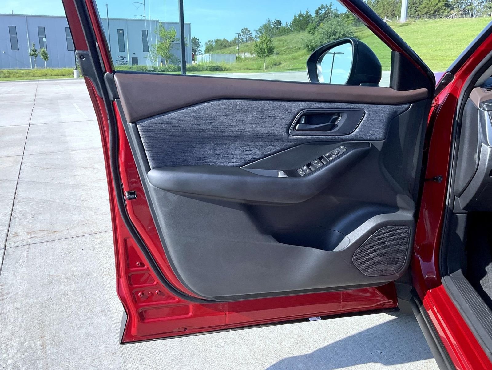 Used 2023 Red Nissan S image 10