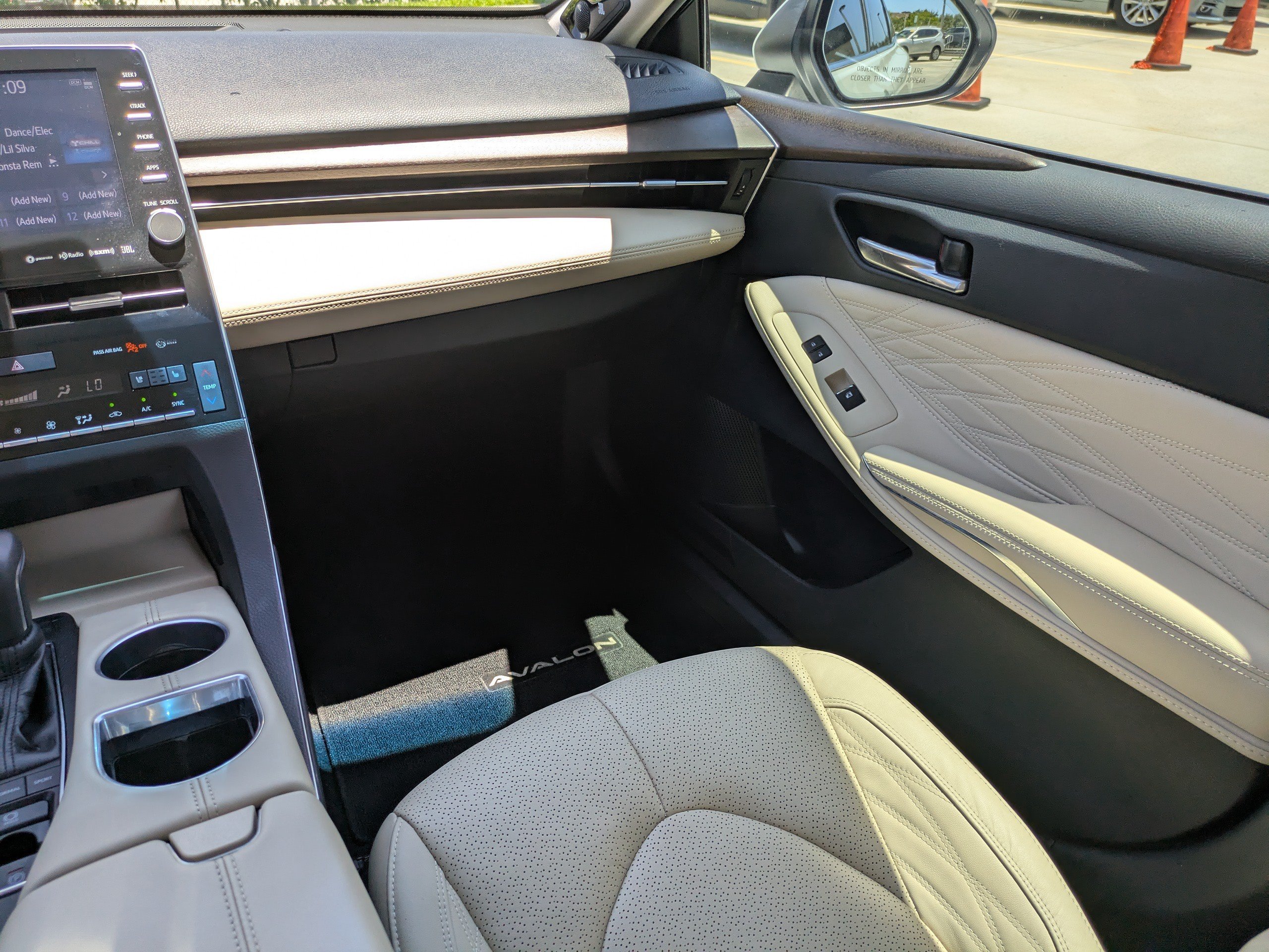 2019 Toyota Avalon Limited - Photo 15