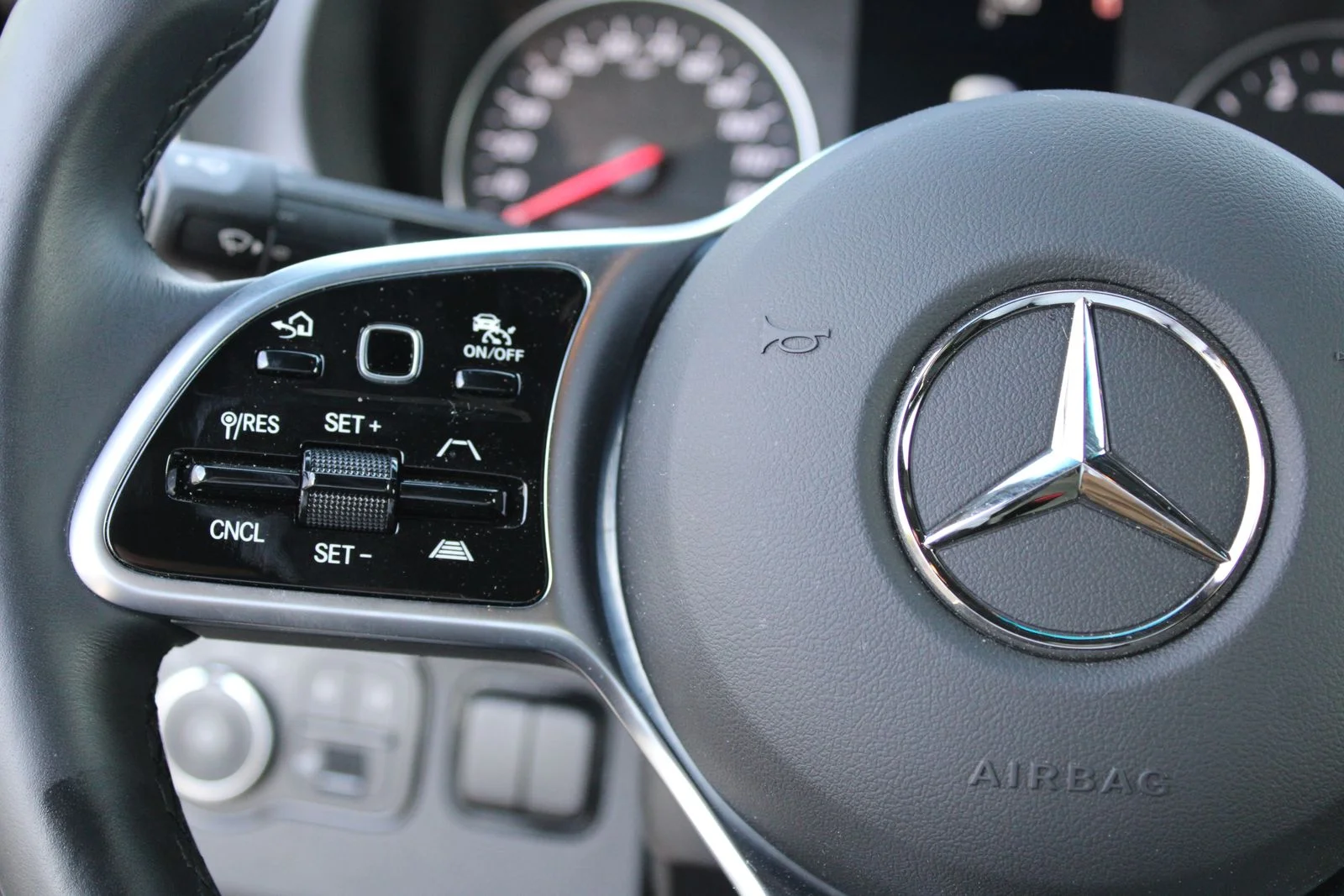 Used 2022  Mercedes-Benz Crew 144 WB image 30