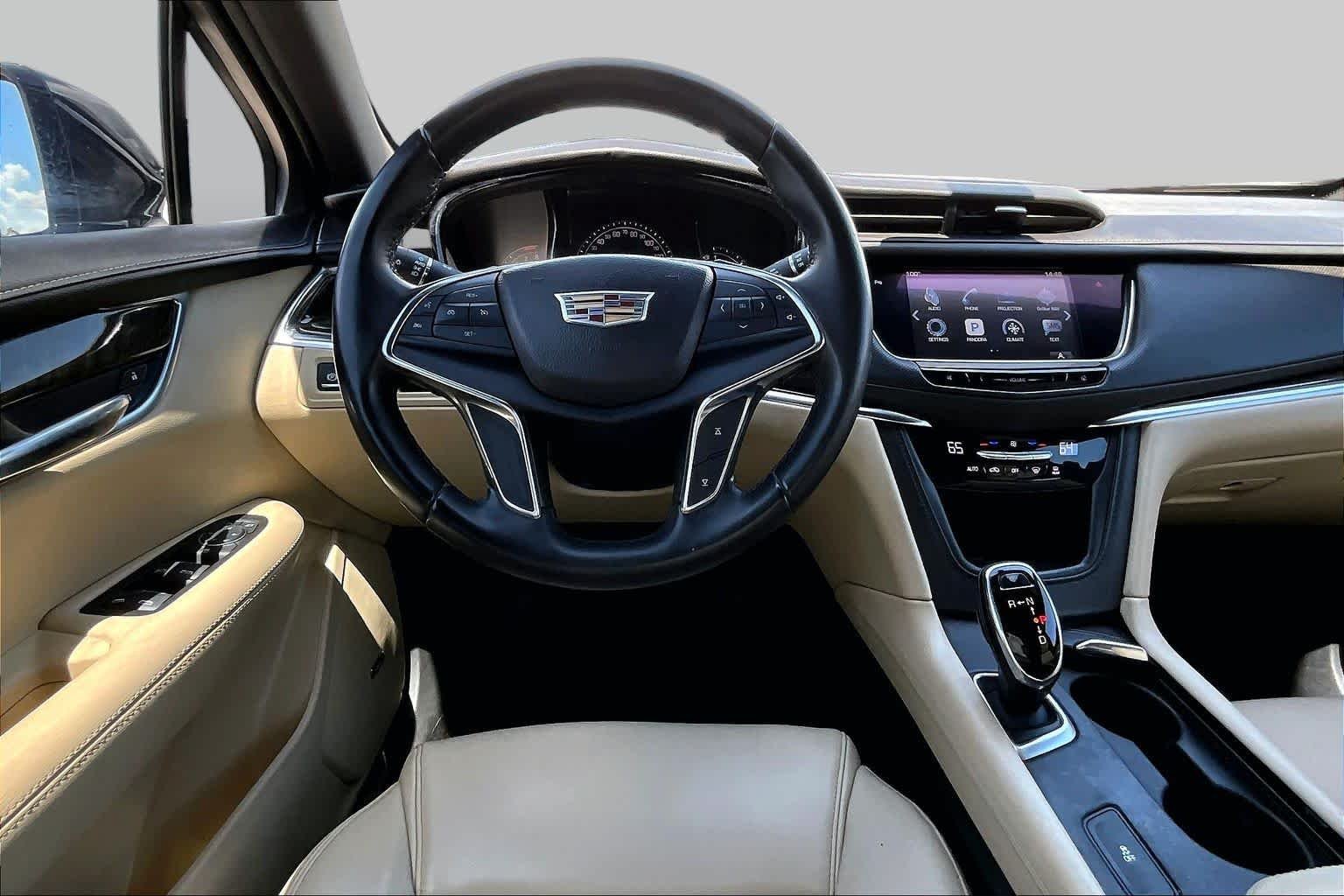 Pre-Owned 2017 Cadillac XT5 FWD