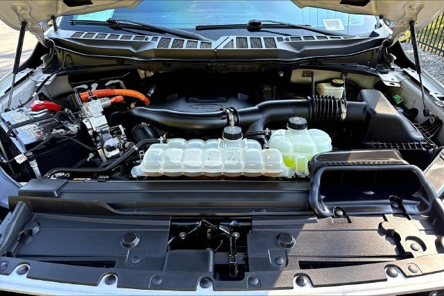 Used 2023 Silver Ford Lariat image 31