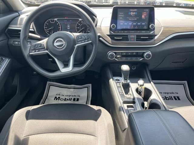 Used 2025 Garnet Pearl Nissan 2.5 SV image 12